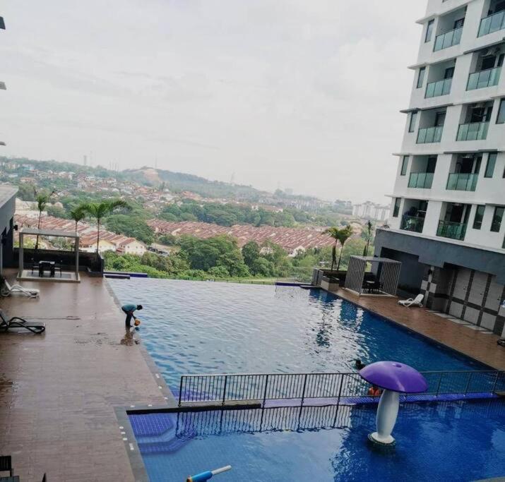 Attractive 3 Bedroom Condo With Pool-D Raudhah Homestay Kajang Exterior photo
